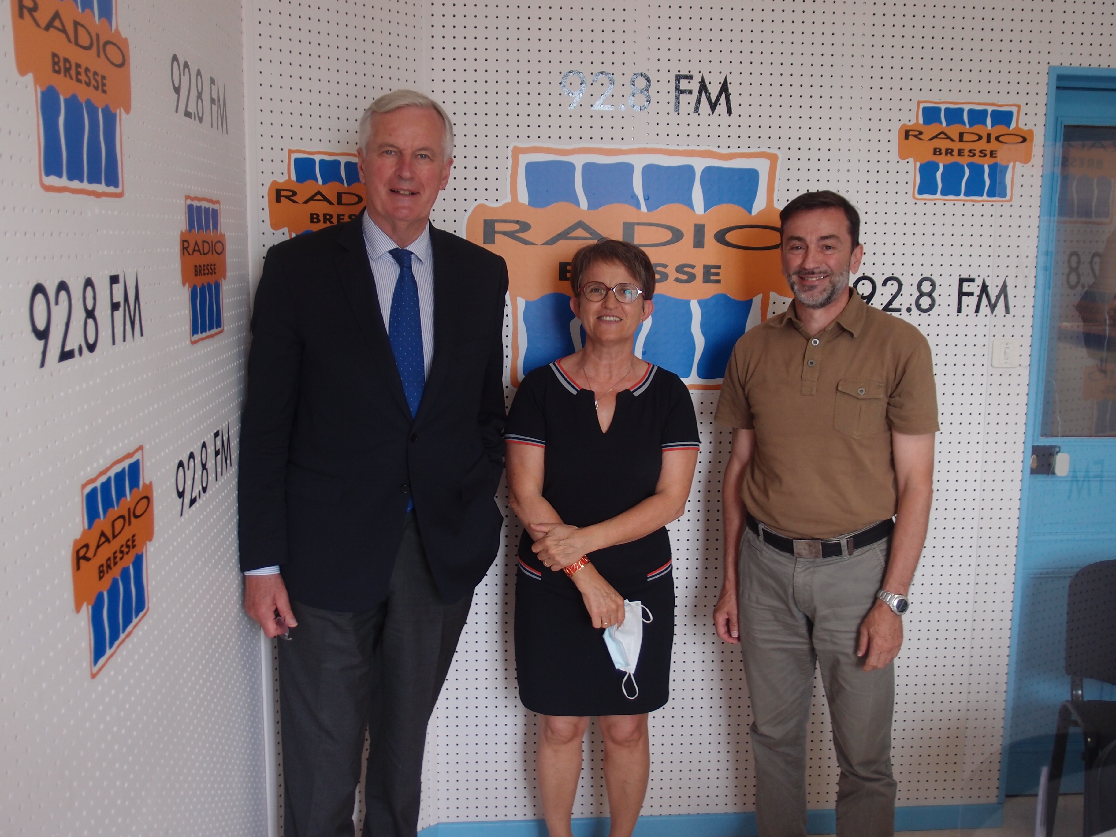 Michel Barnier, ancien ministre, Commissaire européen au Brexit dans les studios de radio Bresse