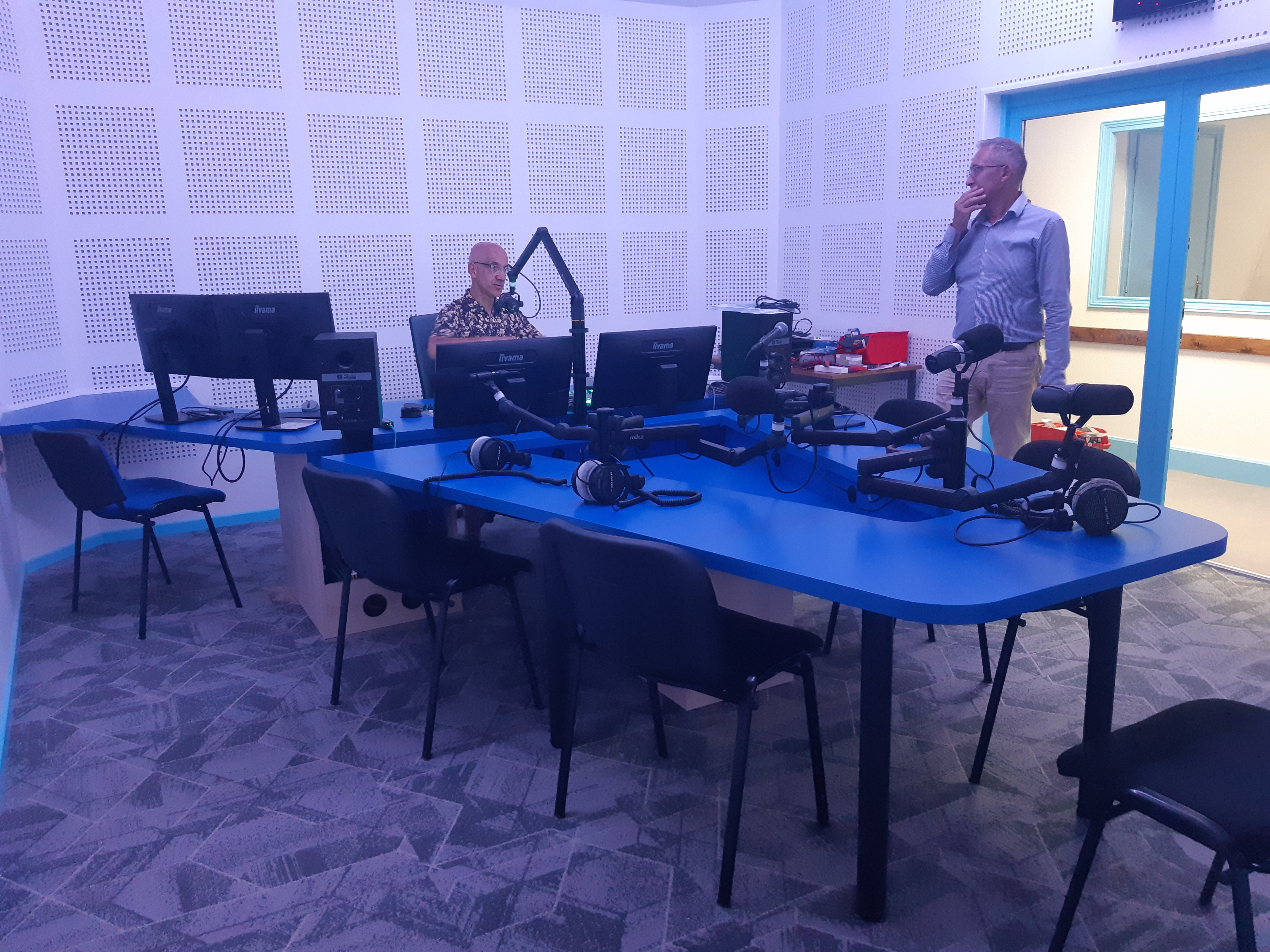 Alain Trontin, Président de la radio et Philippe Duchatel, bénévole technicien