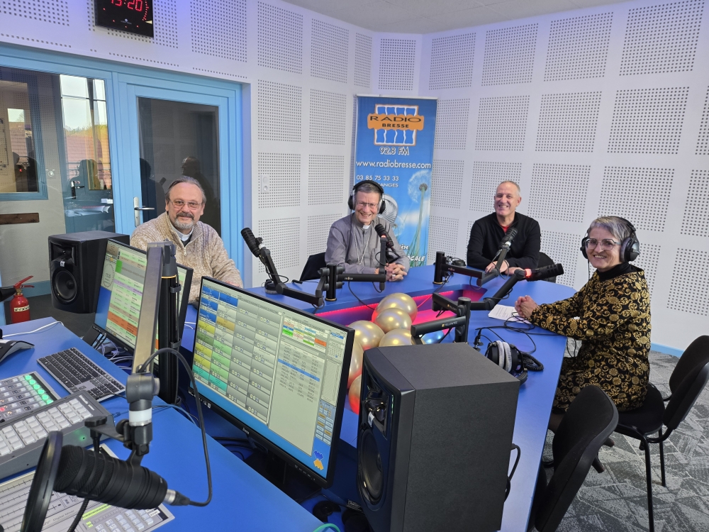 L'Evêque Benoît Riviere a visité la radio