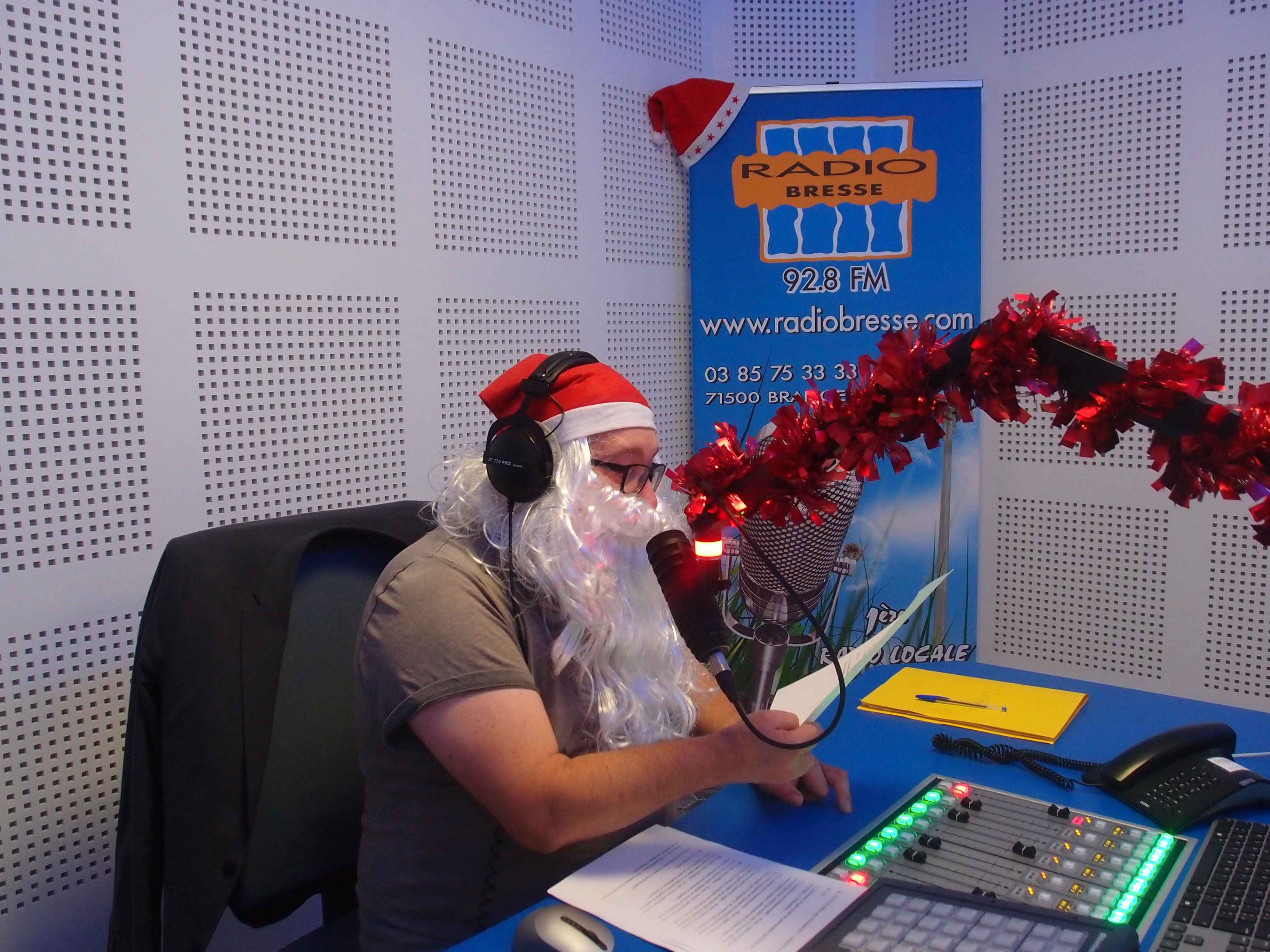 Le père noël Vivien anime la matinale